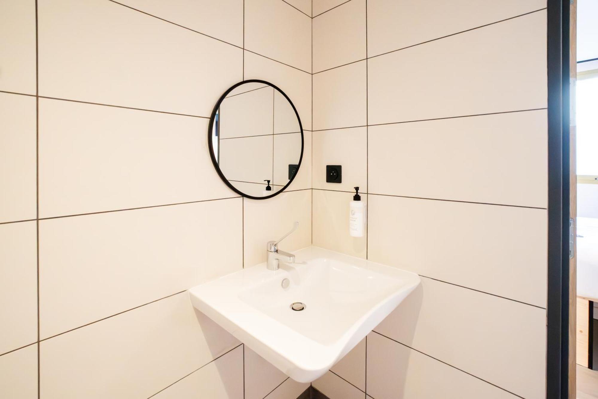 Easyhotel Marseille Euromed מראה חיצוני תמונה