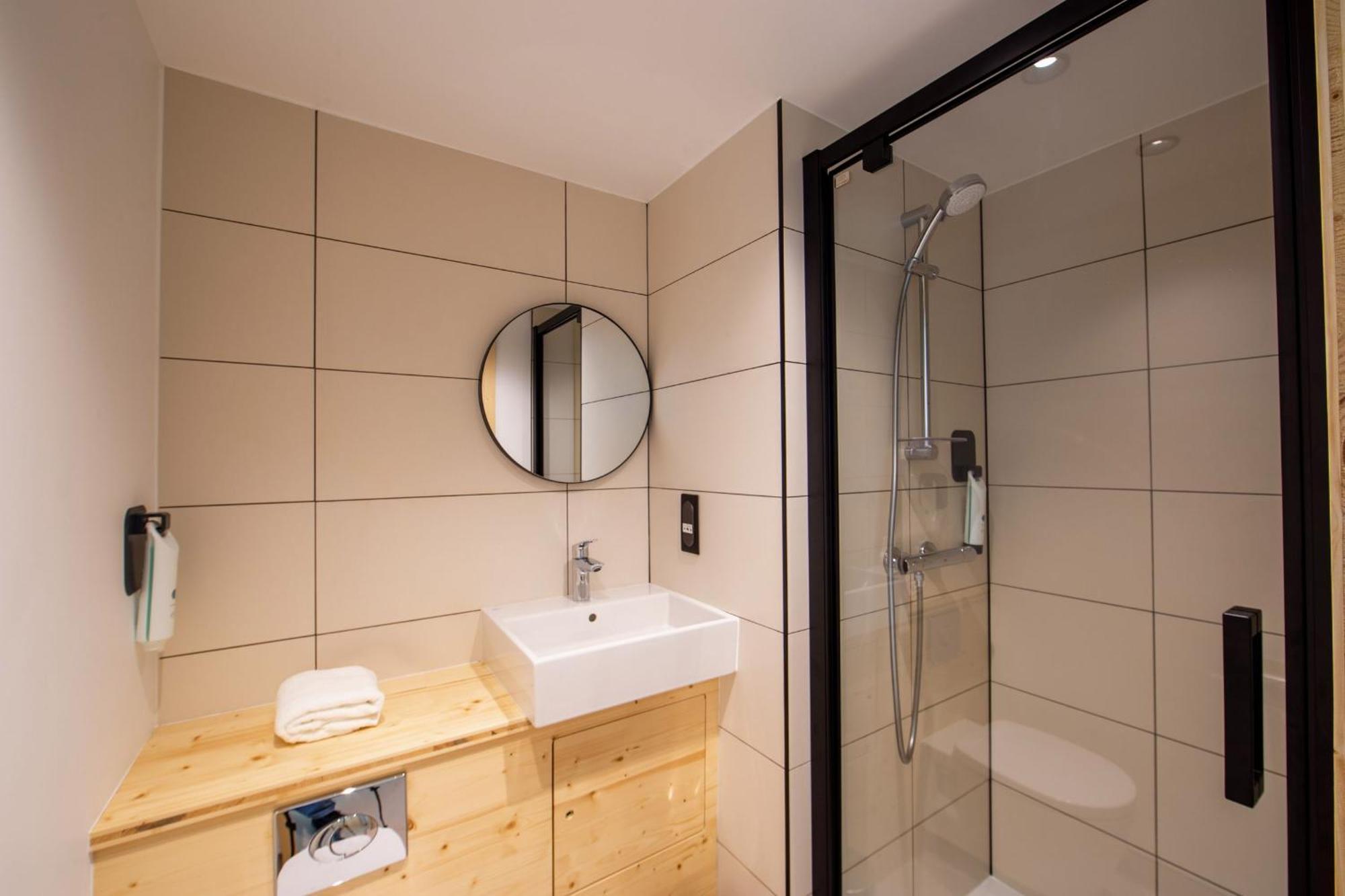 Easyhotel Marseille Euromed מראה חיצוני תמונה