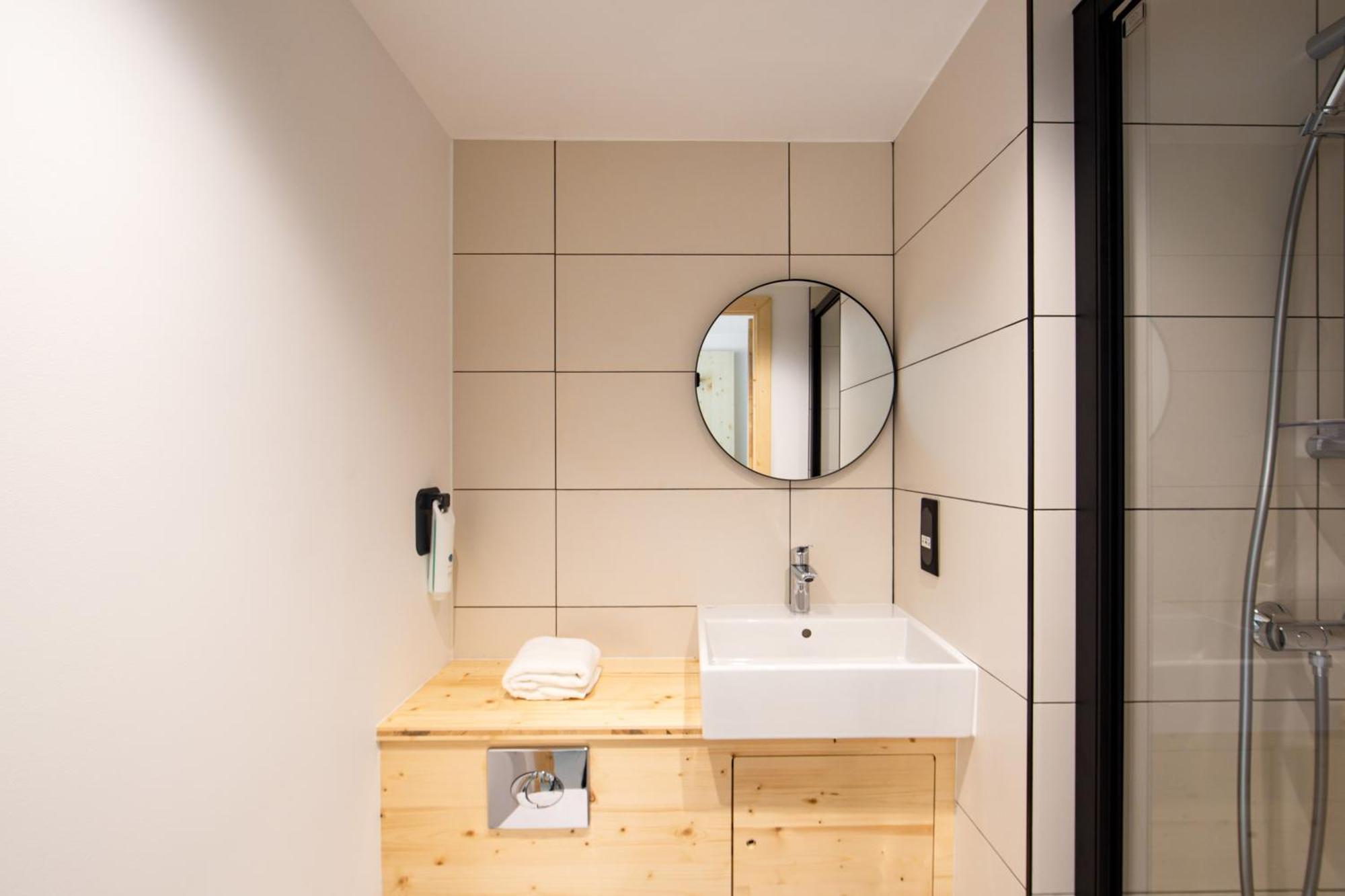 Easyhotel Marseille Euromed מראה חיצוני תמונה
